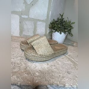 Mooloola natural espadrilles sandals sz 9